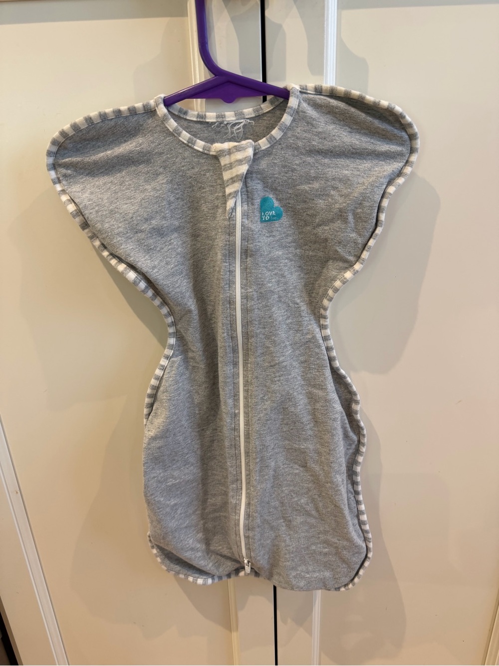 Love to dream 0-3m Grey Baby Swaddle Sleep Sack with Zip